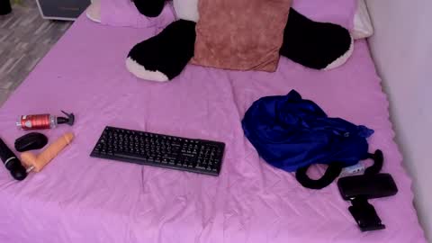 Snapshot of black_rose02 chatting on 04.27.26 B L A C K R O S E online show from 04.27.26