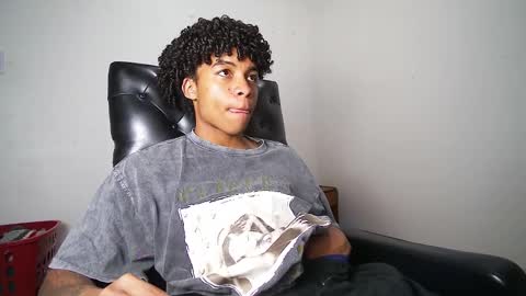 Snapshot of black_tentationx chatting on 02.14.25 black_tentationx online show from 02.14.25