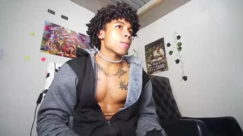 Snapshot of black_tentationx chatting on 02.19.25 black_tentationx online show from 02.19.25