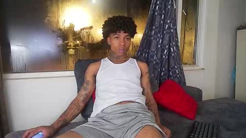 Snapshot of black_tentationx chatting on 09.22.25 black_tentationx online show from 09.22.25