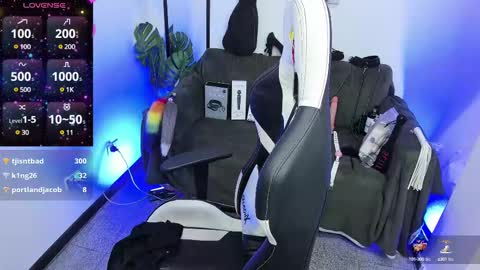 Snapshot of blackberry_s chatting on 02.19.25 Sophie online show from 02.19.25