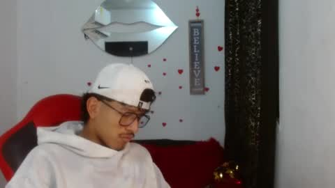 Snapshot of blackfox_desire chatting on 05.19.26 mateo online show from 05.19.26
