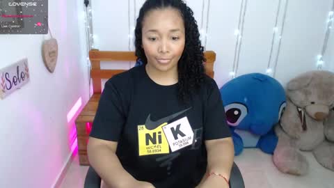 Snapshot of blackqueen_18 chatting on 12.11.24 blackqueen_18 online show from 12.11.24