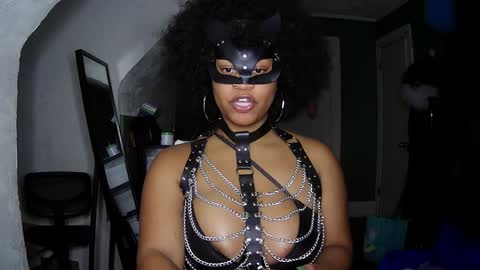 Queen Siren online show from 12.16.24