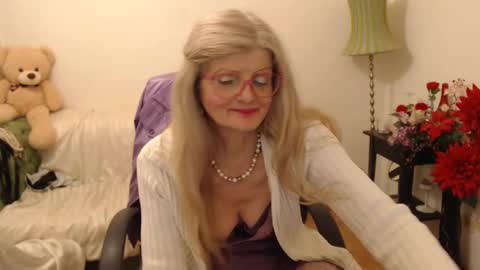 Snapshot of blairfort chatting on 03.10.25 blairfort online show from 03.10.25