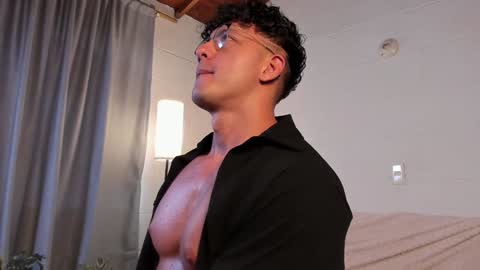 Snapshot of blake_levi chatting on 12.21.24 Blake Levi Independent Model online show from 12.21.24