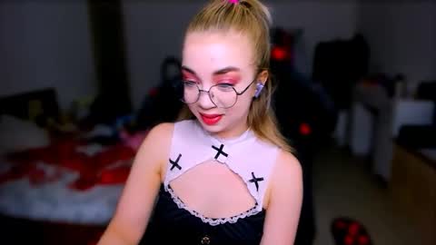 Snapshot of blinkofeyess chatting on 03.11.26 Nicole online show from 03.11.26
