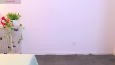 Snapshot of blon_kater chatting on 05.14.26 YoYo online show from 05.14.26