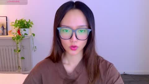 Snapshot of blon_kater chatting on 06.25.26 YoYo online show from 06.25.26