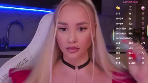 Snapshot of blond_diamond chatting on 02.11.26 Lana online show from 02.11.26