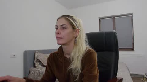 Snapshot of blonde4pasion chatting on 12.06.24 blonde4pasion online show from 12.06.24