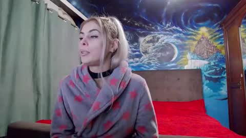 Snapshot of blonde4pasion chatting on 01.14.25 blonde4pasion online show from 01.14.25