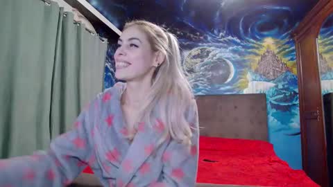 Snapshot of blonde4pasion chatting on 01.16.25 blonde4pasion online show from 01.16.25