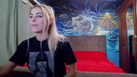 Snapshot of blonde4pasion chatting on 01.21.25 blonde4pasion online show from 01.21.25