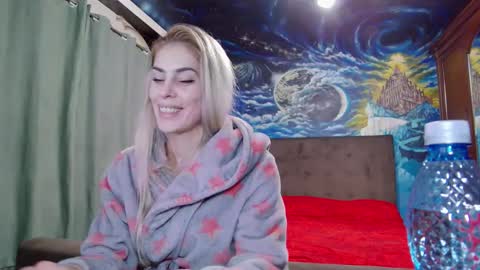 Snapshot of blonde4pasion chatting on 01.22.25 blonde4pasion online show from 01.22.25