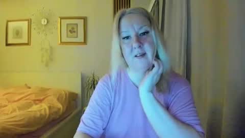 Snapshot of blonde_angel20 chatting on 02.16.26 Nicole online show from 02.16.26