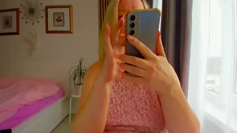Snapshot of blonde_angel20 chatting on 03.12.26 Nicole online show from 03.12.26