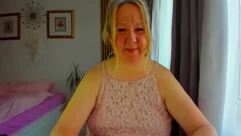 Snapshot of blonde_angel20 chatting on 03.22.26 Nicole online show from 03.22.26