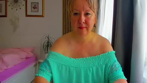 Snapshot of blonde_angel20 chatting on 05.18.26 Nicole online show from 05.18.26