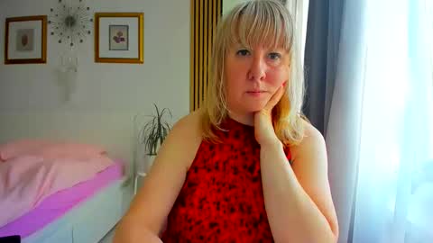 Snapshot of blonde_angel20 chatting on 05.22.26 Nicole online show from 05.22.26