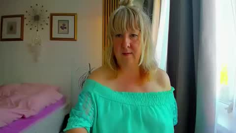 Snapshot of blonde_angel20 chatting on 05.24.26 Nicole online show from 05.24.26