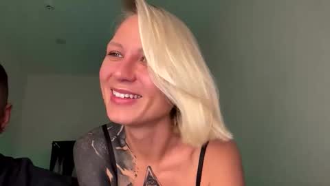 Snapshot of blonde_fuck_couple chatting on 06.03.26 blonde_fuck_couple online show from 06.03.26