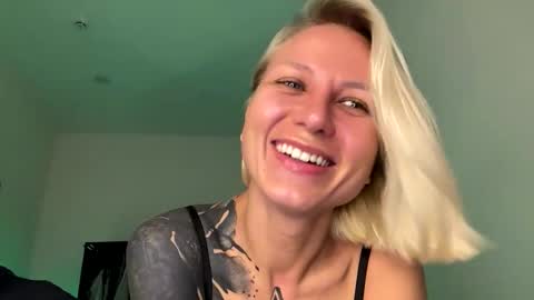 Snapshot of blonde_fuck_couple chatting on 06.06.26 blonde_fuck_couple online show from 06.06.26