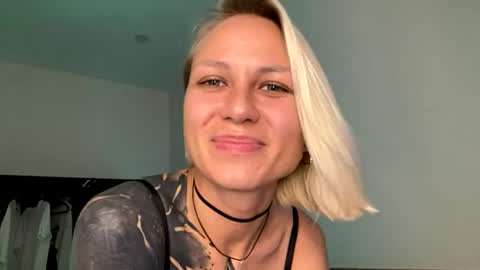 Snapshot of blonde_fuck_couple chatting on 06.14.26 blonde_fuck_couple online show from 06.14.26