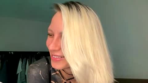 Snapshot of blonde_fuck_couple chatting on 06.19.26 blonde_fuck_couple online show from 06.19.26