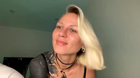 Snapshot of blonde_fuck_couple chatting on 06.29.26 blonde_fuck_couple online show from 06.29.26