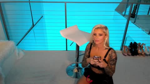 Snapshot of blonde_riderxxx chatting on 01.03.25 Blonde Rider online show from 01.03.25