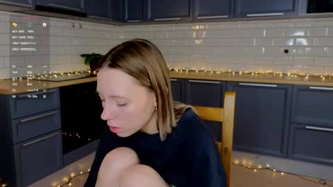 Snapshot of blondekelly chatting on 05.25.26 Kelly online show from 05.25.26