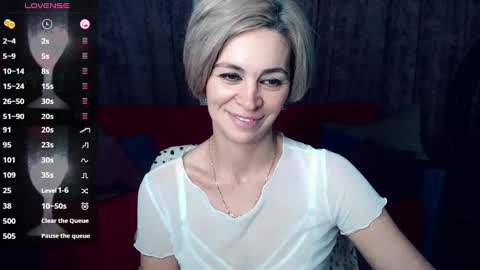 Snapshot of blondemommy_77 chatting on 01.10.25 Lola online show from 01.10.25