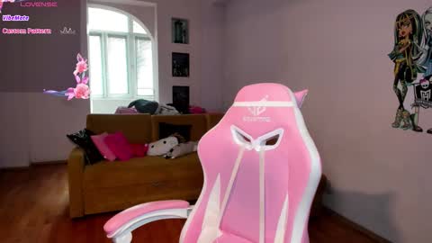 Elisa online show from 10.27.25