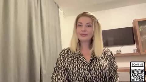 Snapshot of blondie_xoxoxo chatting on 10.11.25 blondie_xoxoxo online show from 10.11.25