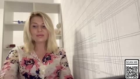 Snapshot of blondie_xoxoxo chatting on 10.25.25 blondie_xoxoxo online show from 10.25.25
