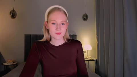 Snapshot of blondiemermaid chatting on 12.24.24 Mia online show from 12.24.24