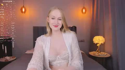 Snapshot of blondiemermaid chatting on 03.06.25 Mia online show from 03.06.25
