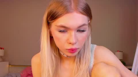 Snapshot of blondy_fina chatting on 05.15.26 blondy_fina online show from 05.15.26