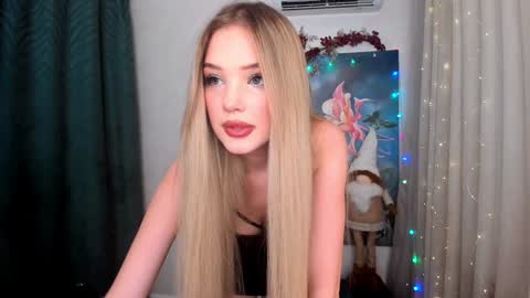 Snapshot of bloomingheart chatting on 12.15.24 Sophia online show from 12.15.24