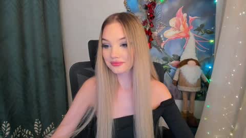 Snapshot of bloomingheart chatting on 12.19.24 Sophia online show from 12.19.24