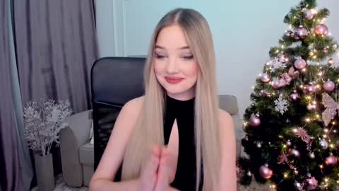 Snapshot of bloomingheart chatting on 12.20.24 Sophia online show from 12.20.24
