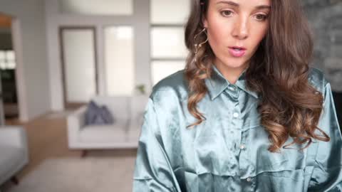 Emma Bloom online show from 01.12.25