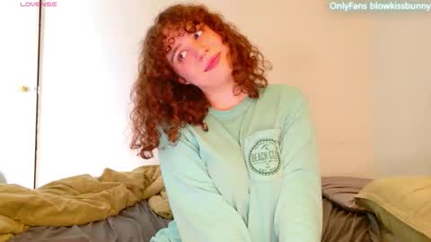 Blow Kiss Bunny online show from 04.03.26