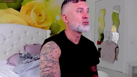 Snapshot of blowmyxxl chatting on 10.08.25 Nico online show from 10.08.25