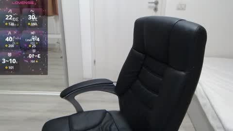 Snapshot of blue_eyes96 chatting on 01.22.25 Juliet online show from 01.22.25