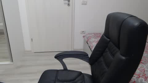 Snapshot of blue_eyes96 chatting on 02.25.25 Juliet online show from 02.25.25