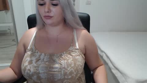 Snapshot of blue_eyes96 chatting on 09.12.25 Juliet online show from 09.12.25