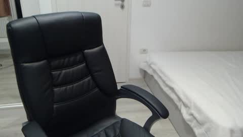 Snapshot of blue_eyes96 chatting on 10.04.25 Juliet online show from 10.04.25