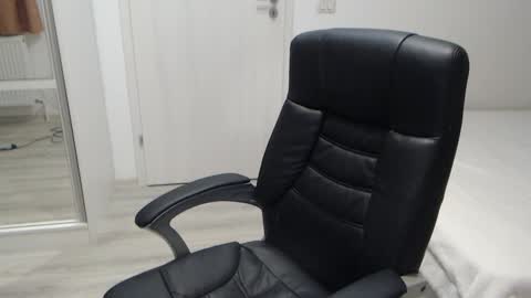 Snapshot of blue_eyes96 chatting on 10.08.25 Juliet online show from 10.08.25